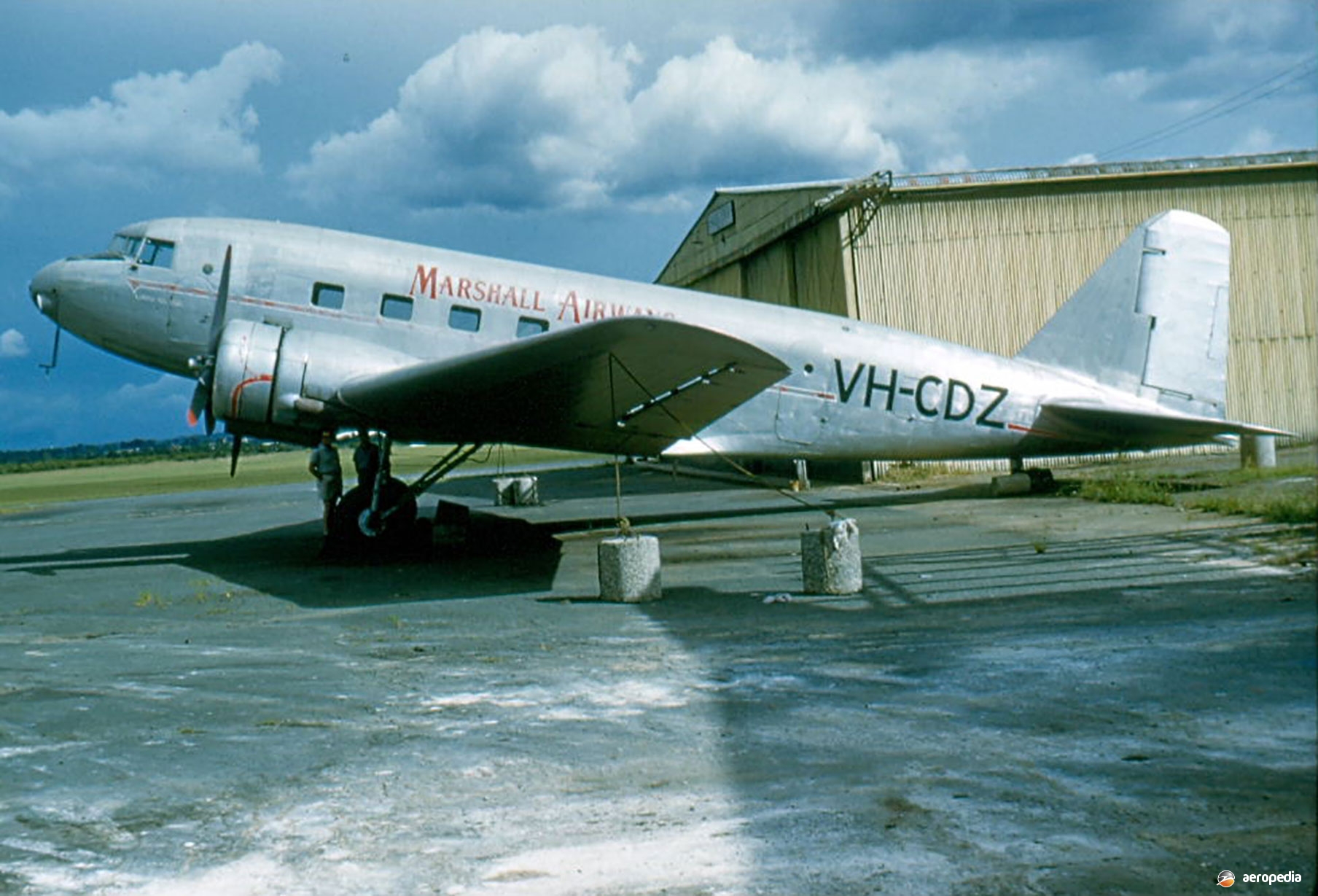 blik grot doorgaan met DOUGLAS DC-2 · The Encyclopedia of Aircraft David C. Eyre