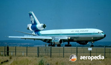 McDONNELL DOUGLAS DC-10