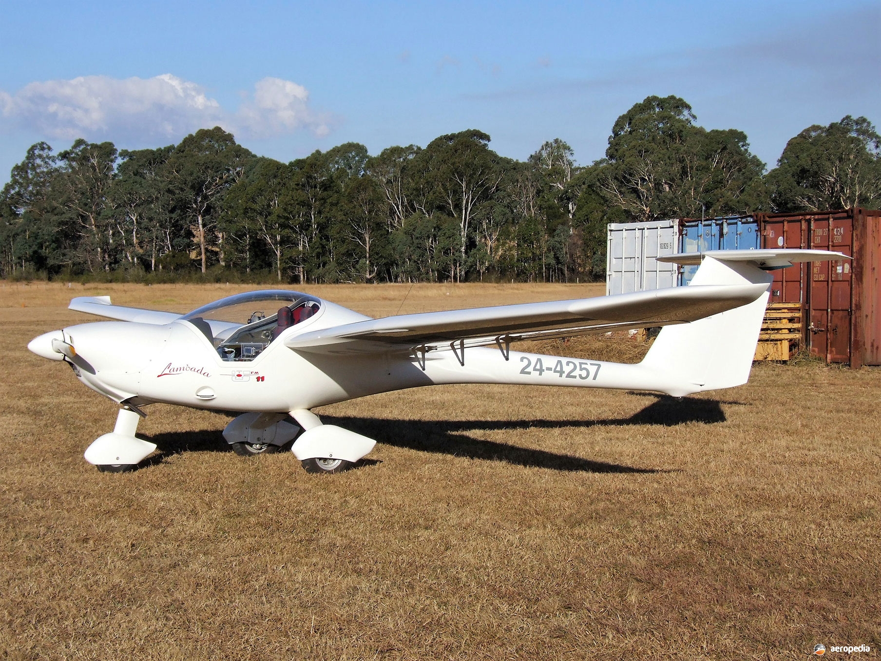 https://aeropedia.com.au/wp-content/uploads/2019/05/Urbanair-UFM-11-Lambada_Aeropedia-The-Encyclopedia-of-Aircraft.jpg